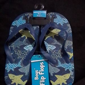 🌻5/$10 Source Unknown Kids' Blue and Green Flip Flops